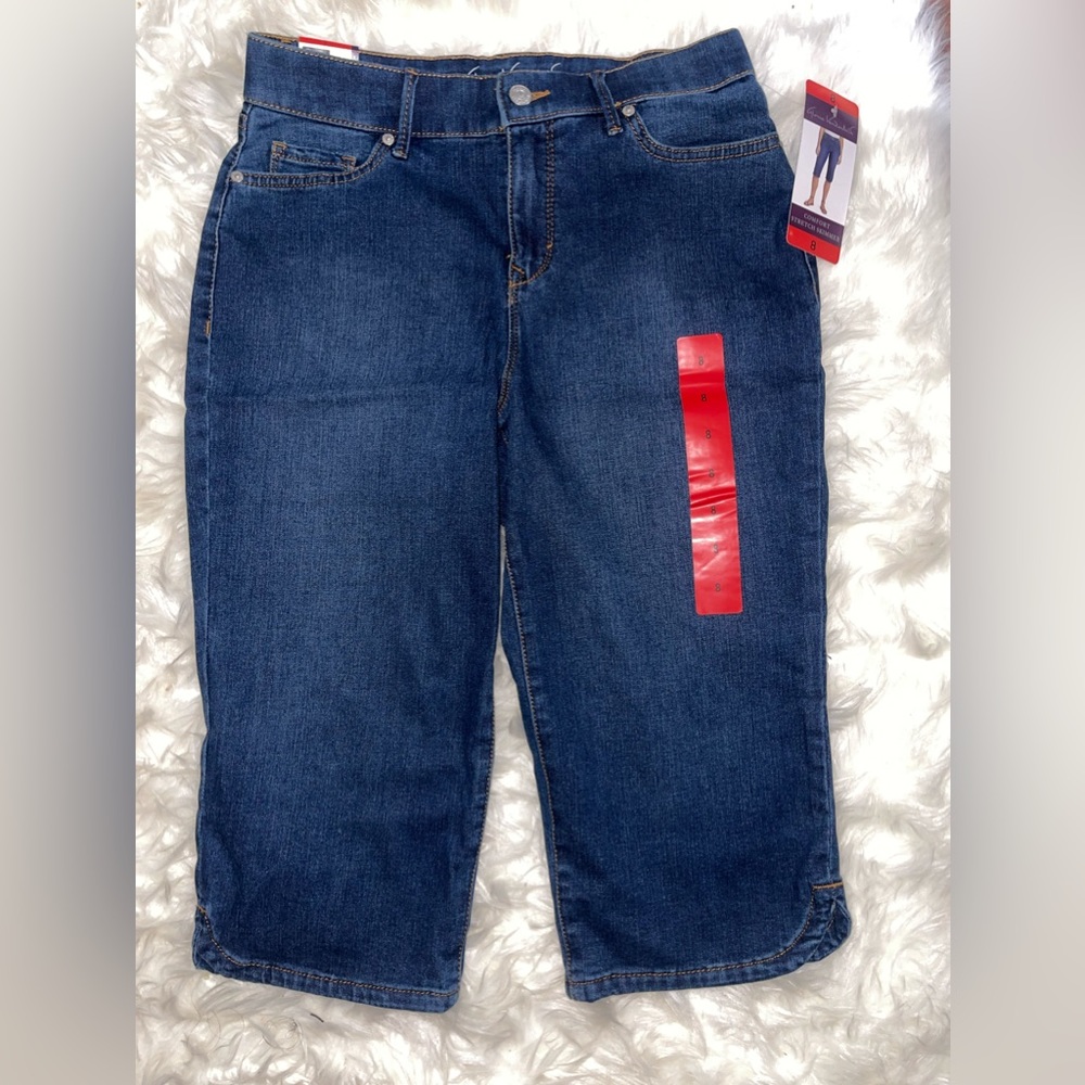 NWT Gloria Vanderbilt Mid-Rise Cropped Jeans.